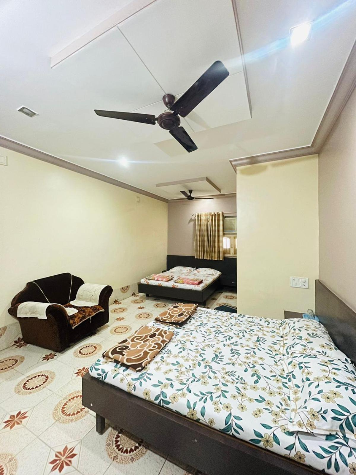 Hotel Rajdhani And Guest House Gujarat - Best Family Hotel In Halol Near Pavagadh And Halol Gidc Exterior foto