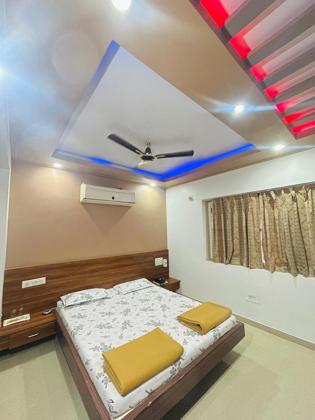 Hotel Rajdhani And Guest House Gujarat - Best Family Hotel In Halol Near Pavagadh And Halol Gidc Exterior foto