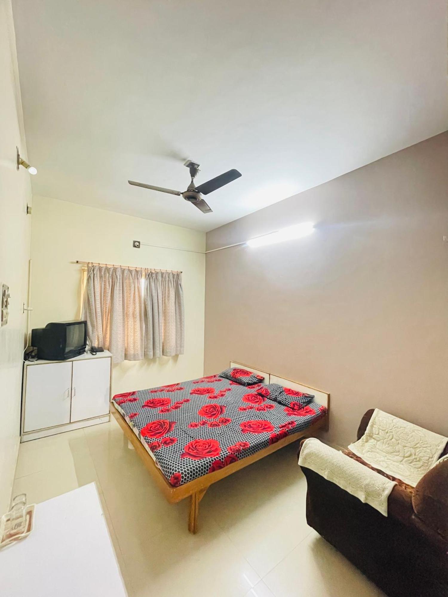 Hotel Rajdhani And Guest House Gujarat - Best Family Hotel In Halol Near Pavagadh And Halol Gidc Habitación foto