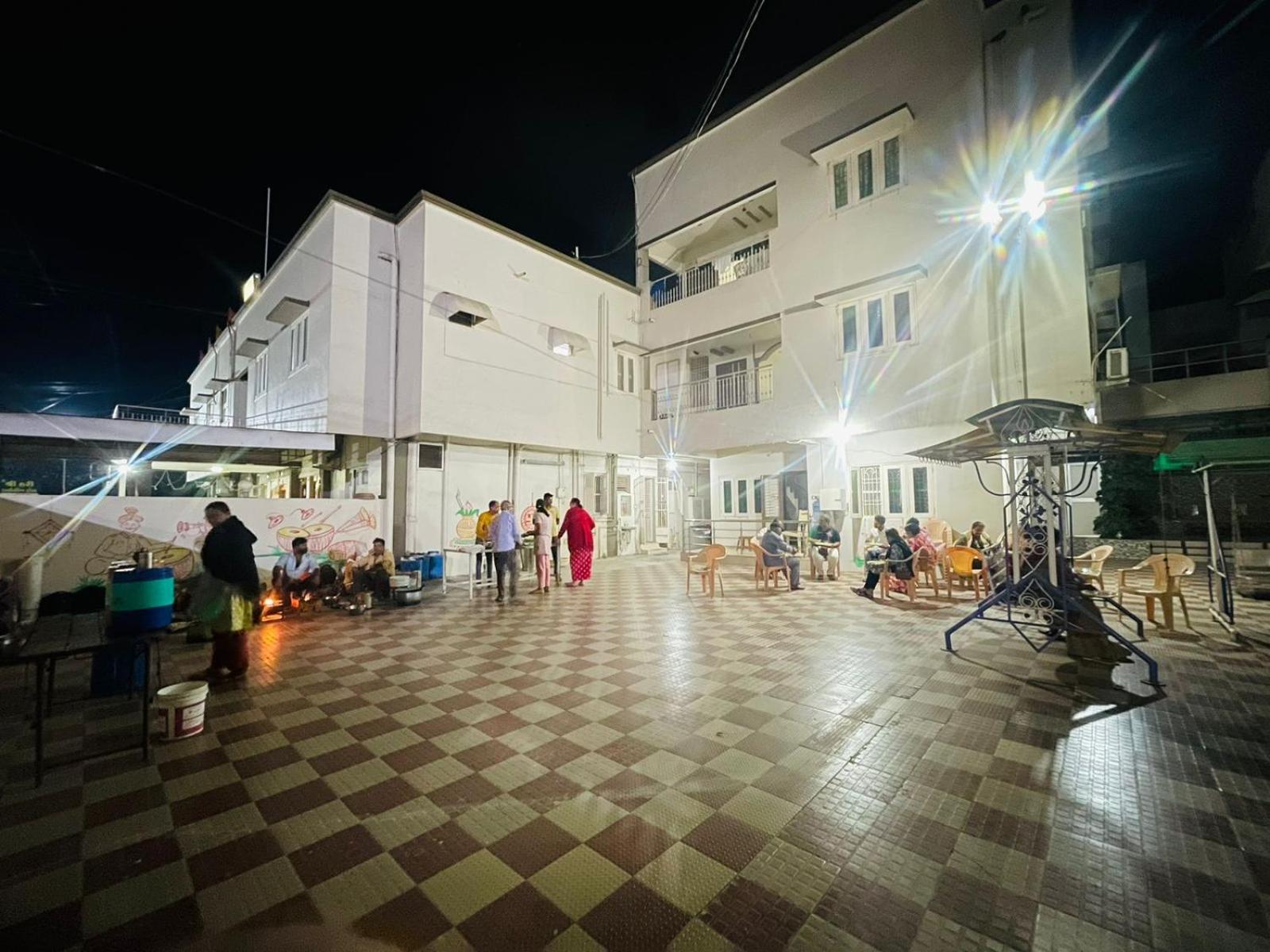 Hotel Rajdhani And Guest House Gujarat - Best Family Hotel In Halol Near Pavagadh And Halol Gidc Exterior foto